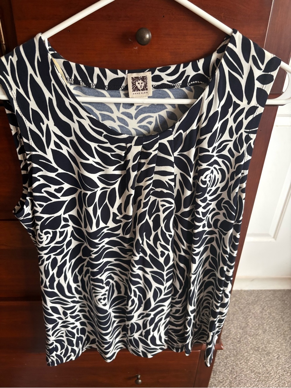 Anne Klein Black and White Floral-Leaf Sleeveless Tank